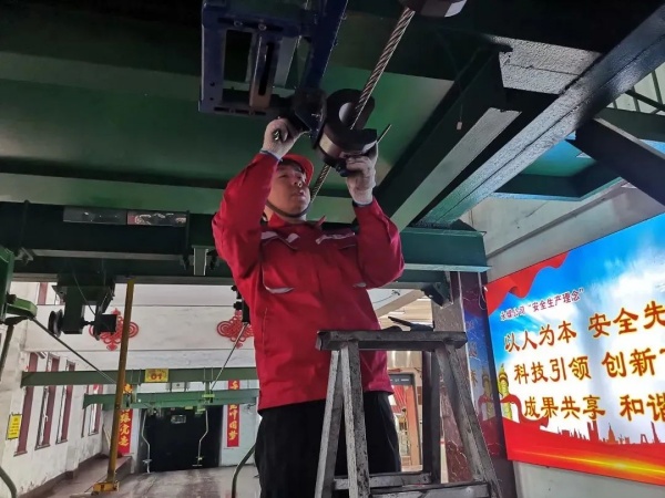 缆车坠毁致人员伤亡，引发猫咪网站在线成人免费看安全思考